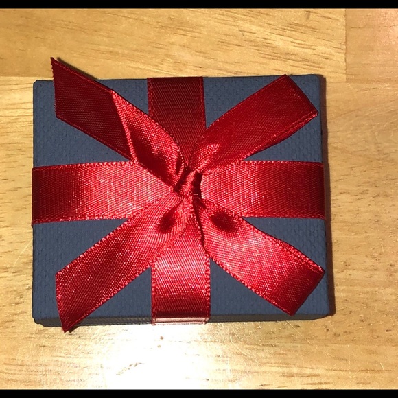 Genuine Diamonds Stud Earrings. E:4 - Picture 8 of 8